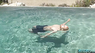 Wife Belle O'Hara Bangs BBC While Her Voyeur Hubby Piers Thru Window