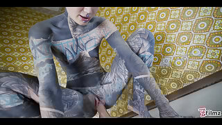 Tattooed model Anuskatzz masturbating with a big toy