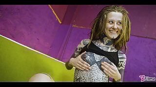 Ceci Milkymouzz wants to stuff her delicious pussy